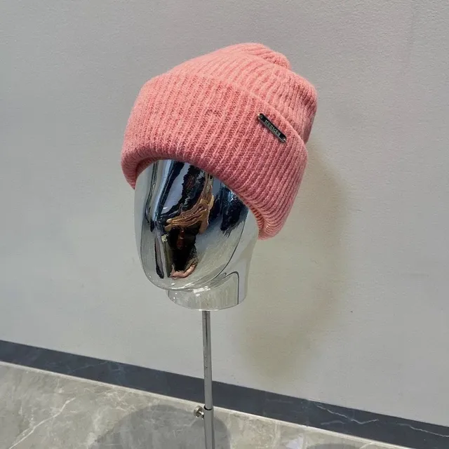 Ribbed Beanie Metal Tag