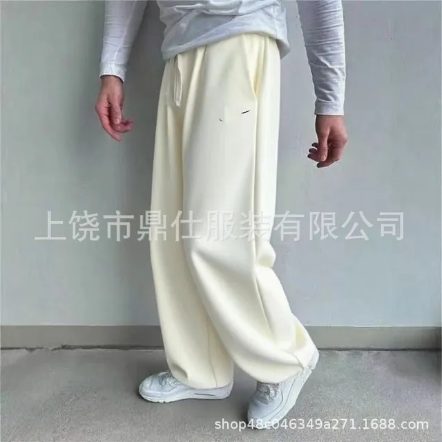米白色
