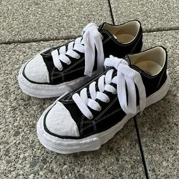 Converse Chuck Taylor All Star Black and White