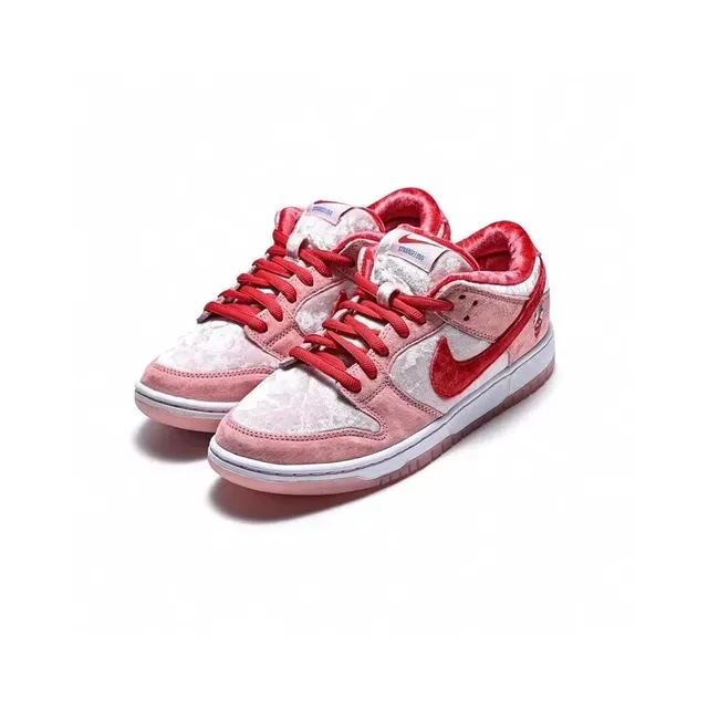 Nike SB Dunk Low Strangelove Velvet