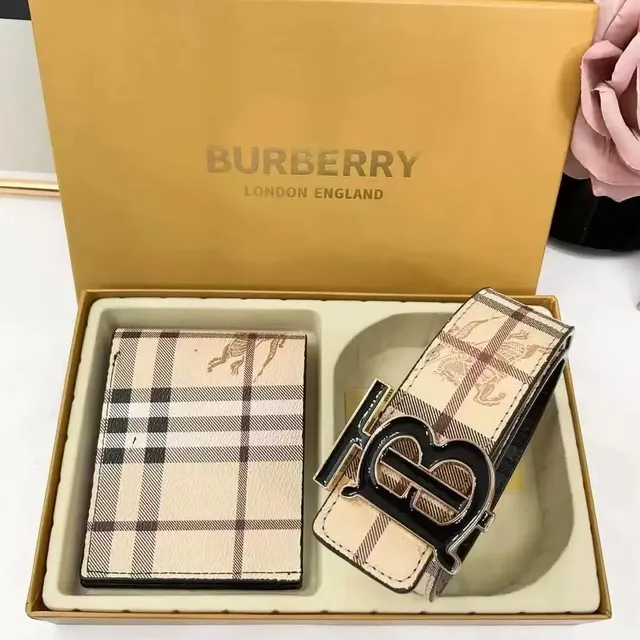 Burberry Check Wallet and Belt Set Haymarket Check