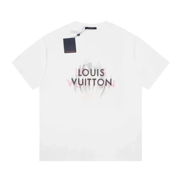 Louis Vuitton T-Shirt Spray Paint Logo