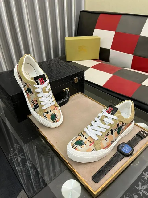 Burberry Low-Top Sneaker Check Print with Equestrian Knight