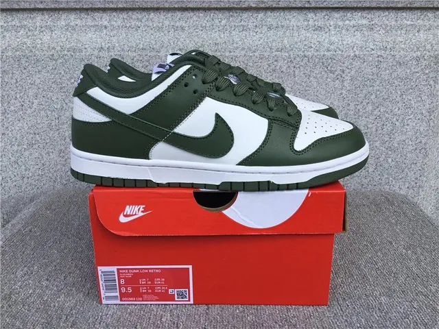 Nike Dunk Low Retro Pine Green
