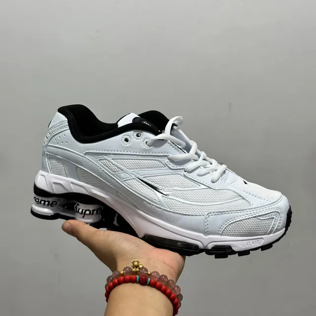 Nike × Supreme Air Max Plus