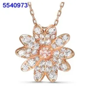 Rose gold daisy necklace