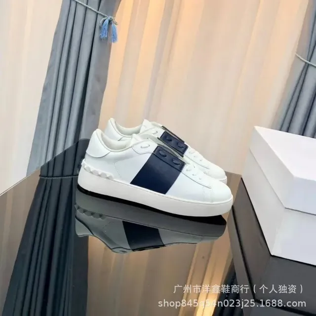白+深蓝