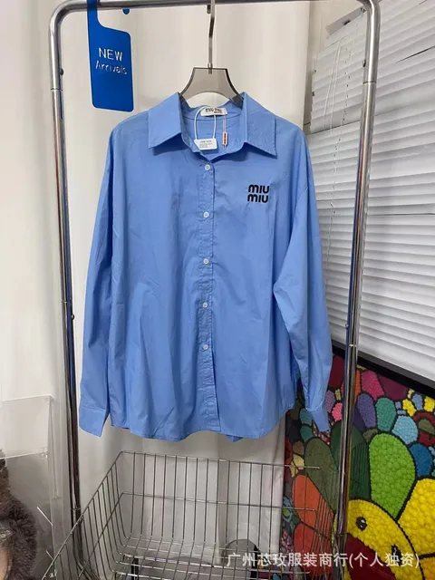 蓝色