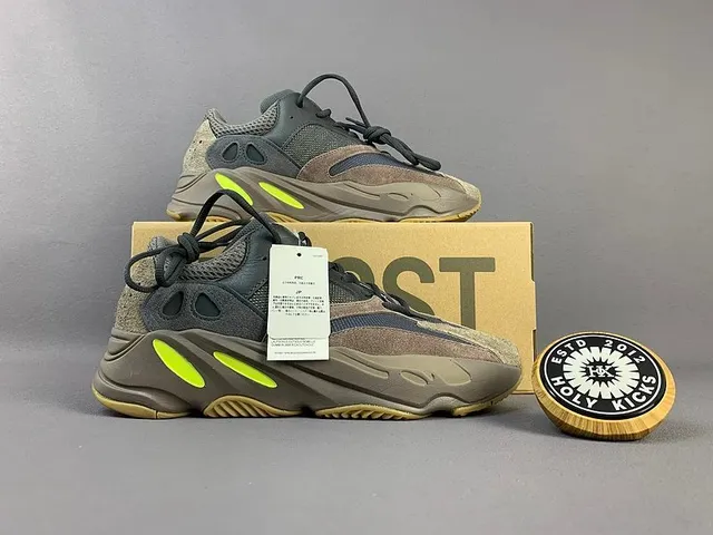 Yeezy 700 Wave Runner