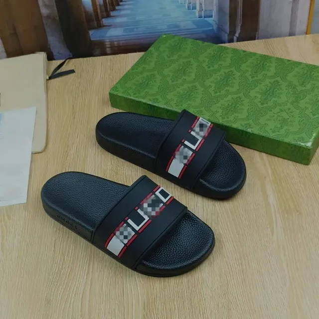黑色白字母