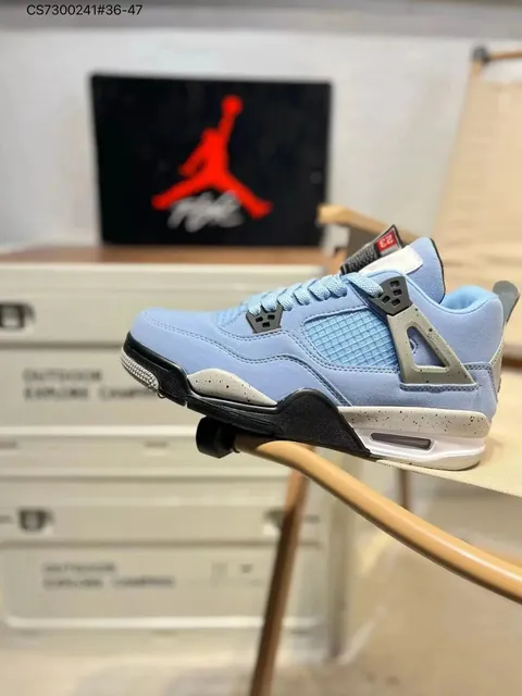 Air Jordan 4 University Blue