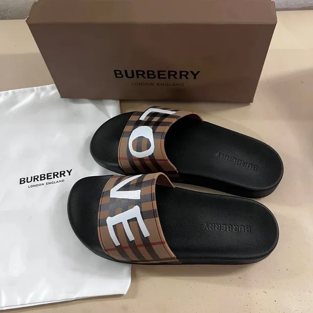 Burberry Logo Slide Check Print