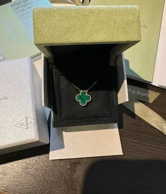 Van Cleef & Arpels Alhambra Pendant Malachite
