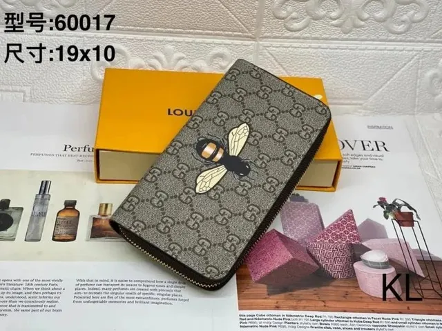 Gucci Zip-Around Wallet GG Supreme with Bee Appliqué