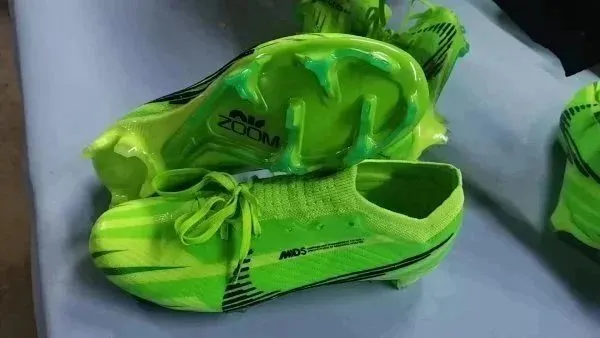 Nike sneakers Volt