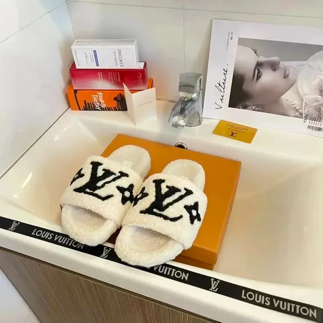 Louis Vuitton Slippers Monogram Shearling