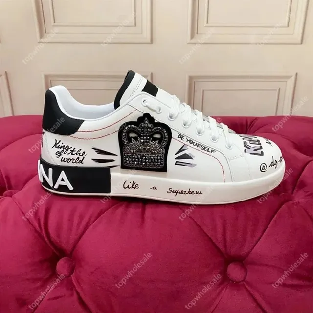 Dolce & Gabbana Sneaker Crown Embellished