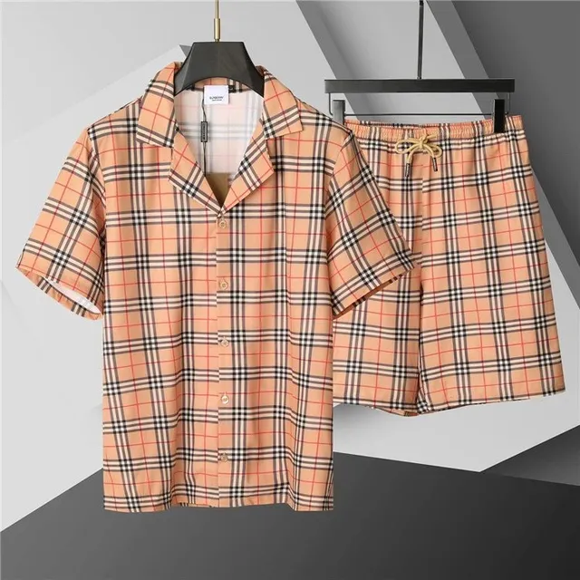 Burberry sets Classic Vintage Check
