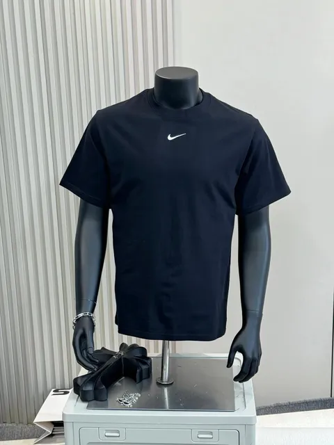 Nike Swoosh T-Shirt