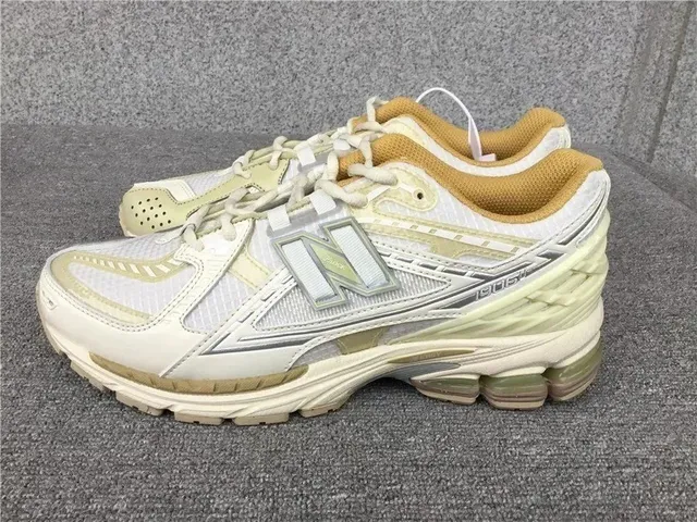 New Balance 1906R Cream Beige