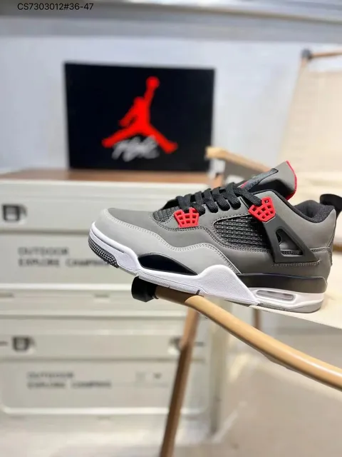 Air Jordan 4 Military Black