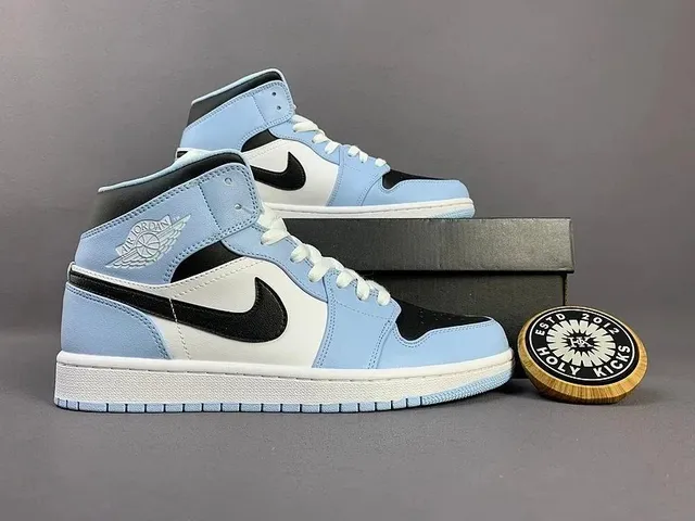 Air Jordan 1 Mid University Blue