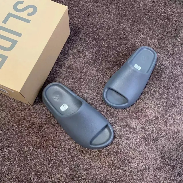 Yeezy Slide Onyx