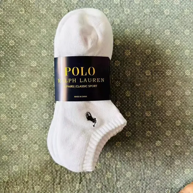 Six pairs of white short socks06