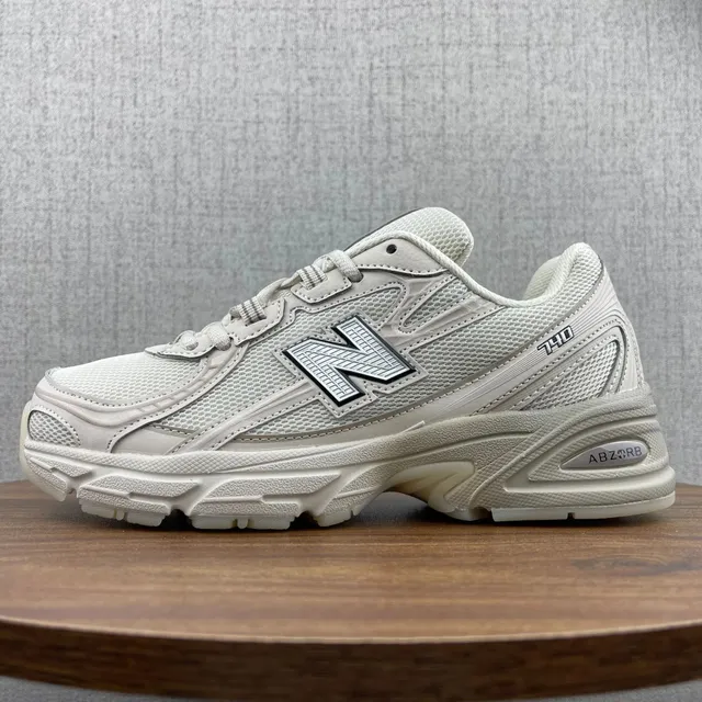 New Balance 740 Core White