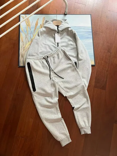 灰色套装