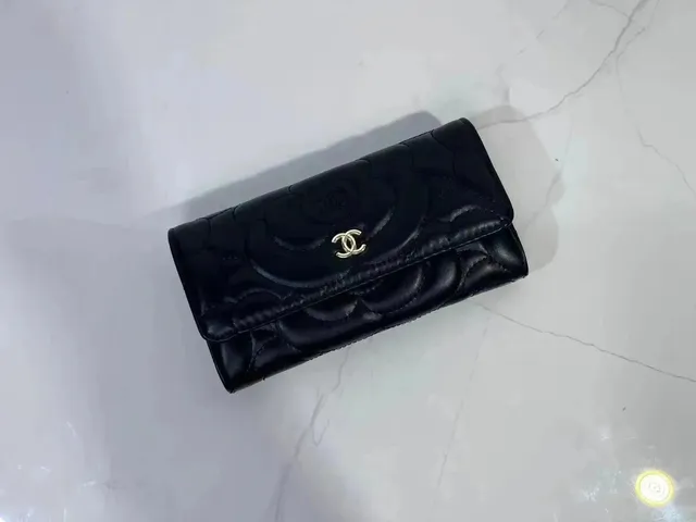 Chanel 19 Wallet Quilted Camellia