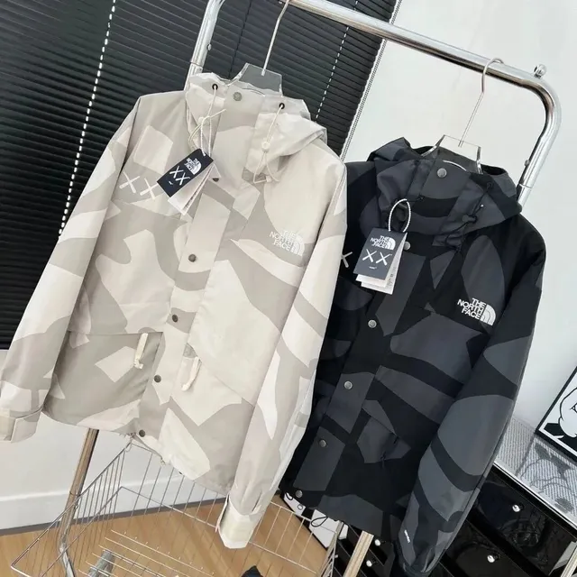 The North Face Mountain Light Jacket Off-White Camo