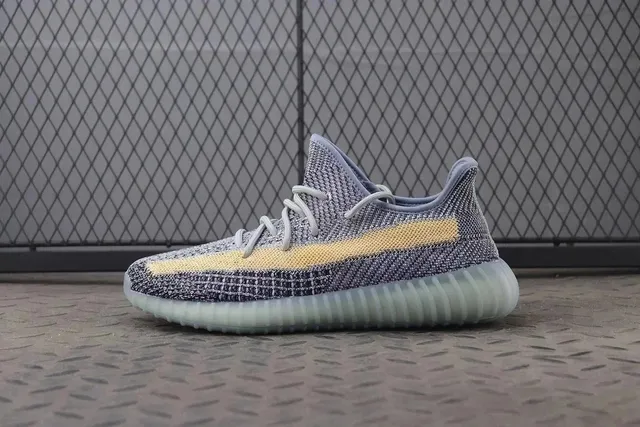 Yeezy 350 V2 Zebra