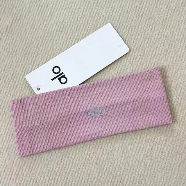 皮粉色