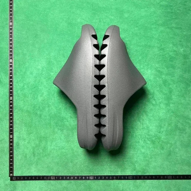 Yeezy Foam Runner Utility Grey