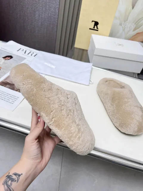 灰色羊毛