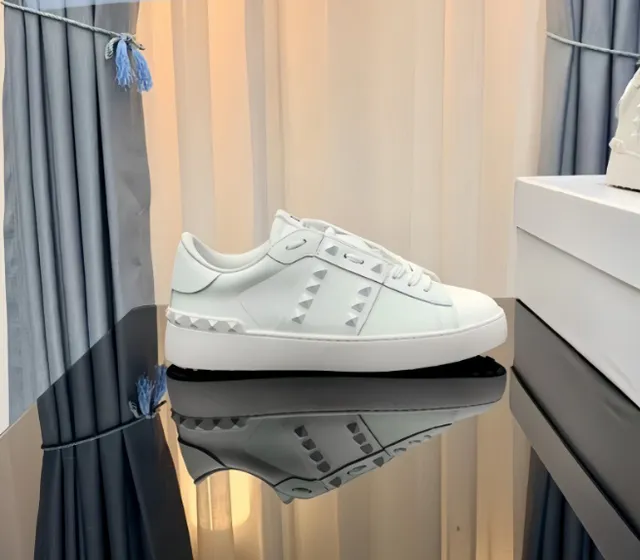 Valentino Rockstud Low Rockstud