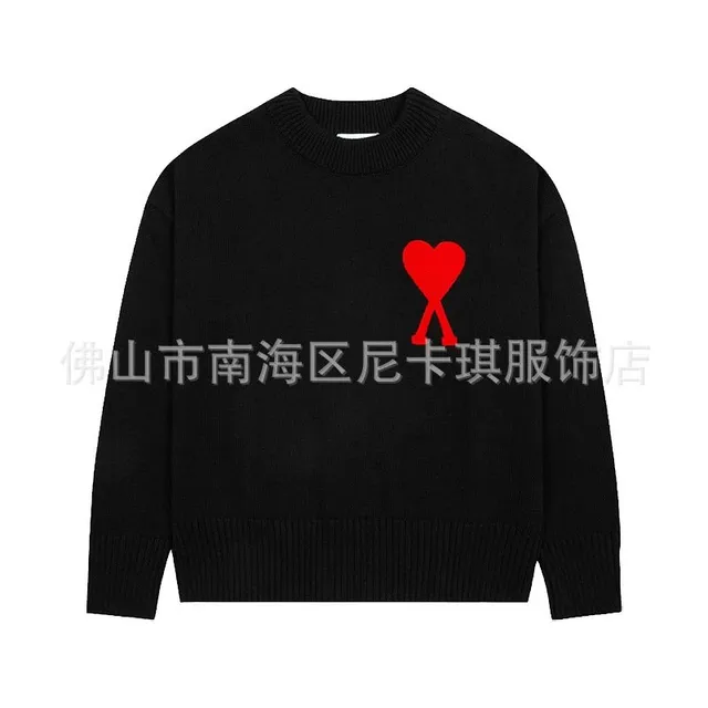 黑色刺绣心
