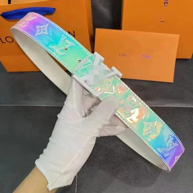 白色扣