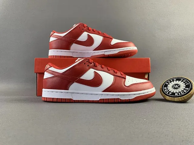 Nike Dunk Low Cherry