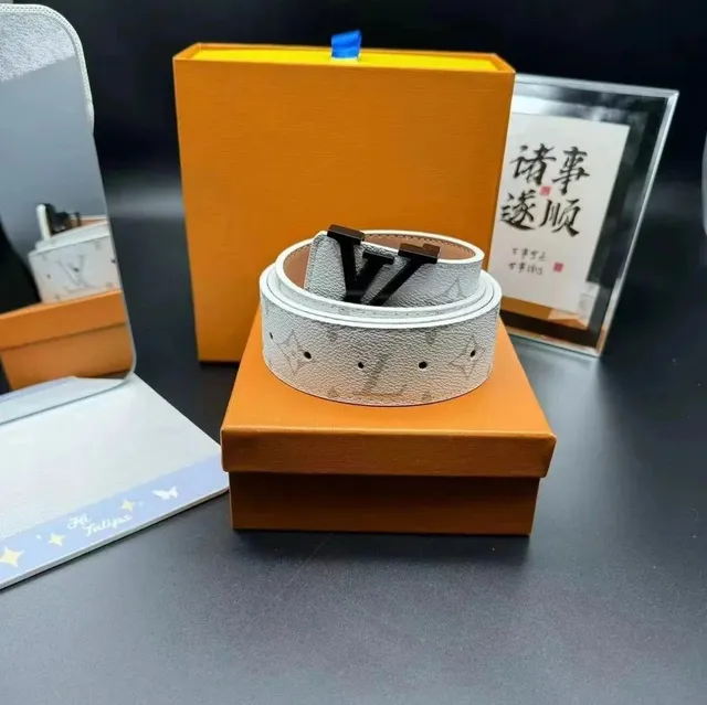 白花黑扣