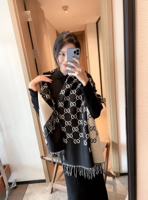 Gucci GG Logo Scarf Double G Pattern