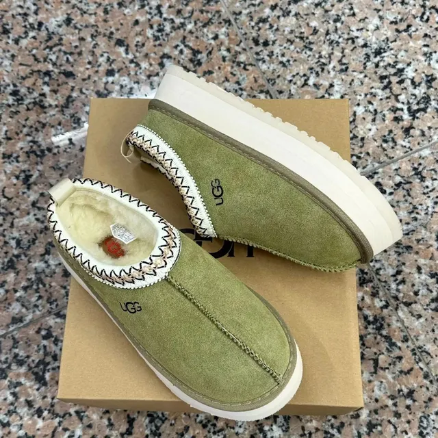 UGG Platform Slipper