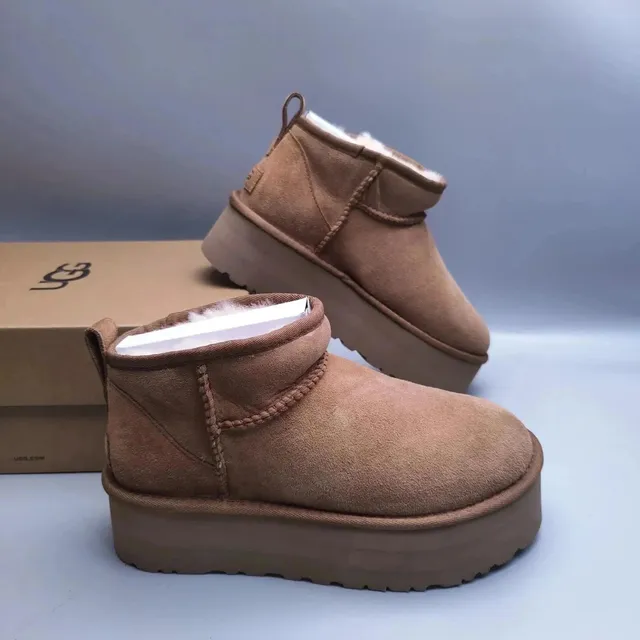 UGG Mini Platform Classic Suede