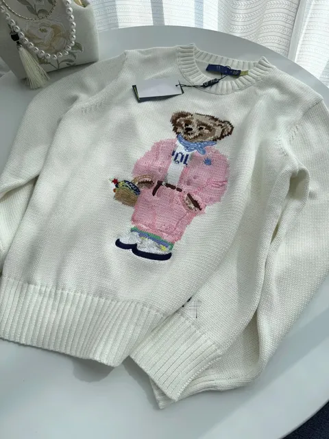 白色粉熊