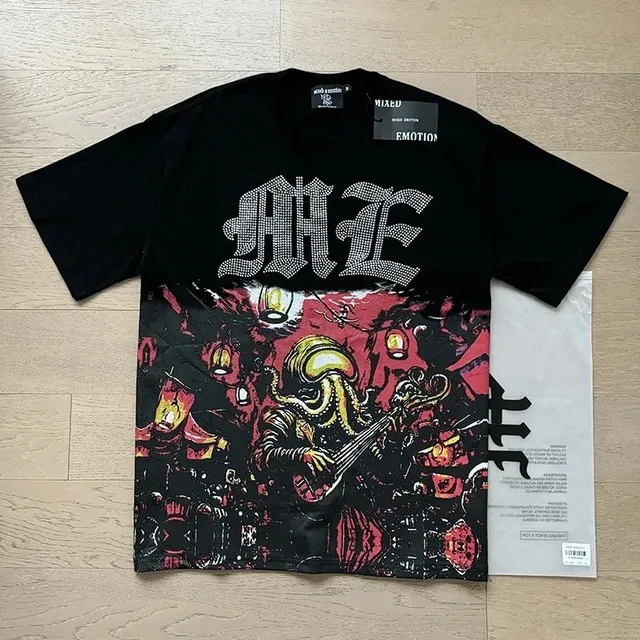 Mixed Emotion Graphic Tee Octopus Print
