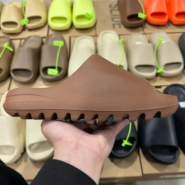 Yeezy Slide Earth