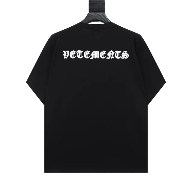 Vetements Logo Tee Gothic Print