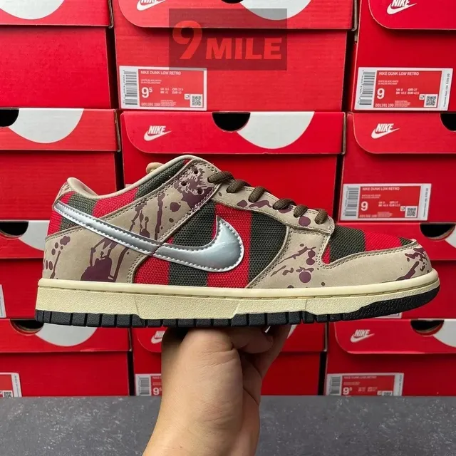Nike Dunk Low Retro Blood Splatter