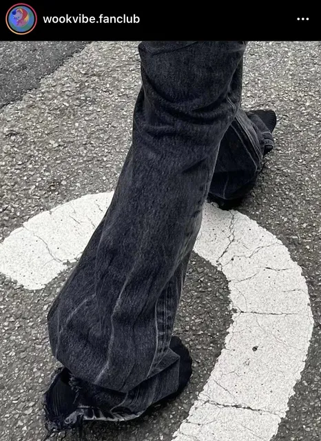 Wide-Leg Jeans Distressed Black